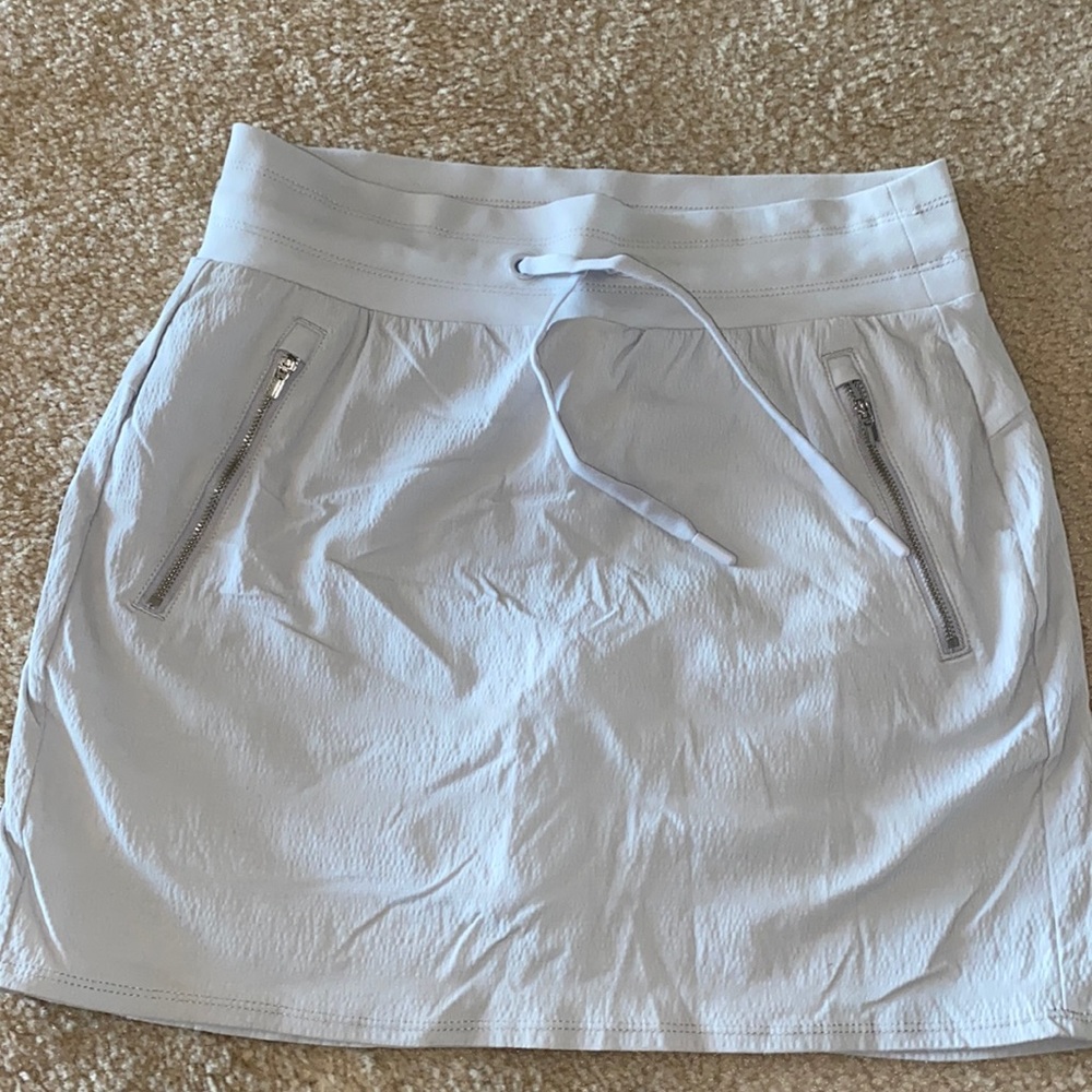 Women’s athleta skirt